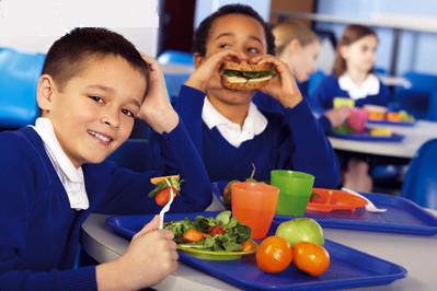 ताजी फल व सब्जियां और पौष्टिक आहार दें बच्चे को give children healthy food